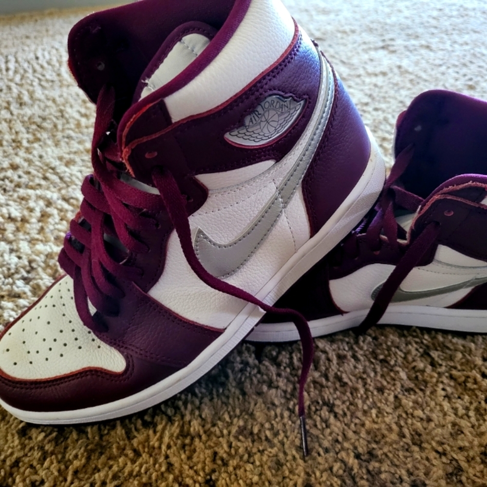 Air Jordan 1 Retro Bordeaux